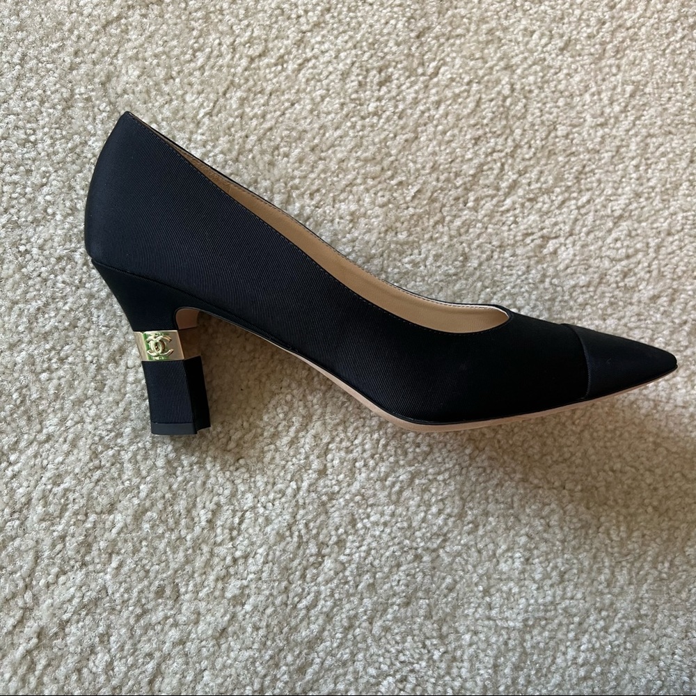 NWOT Chanel black pumps - Picture 6 of 10